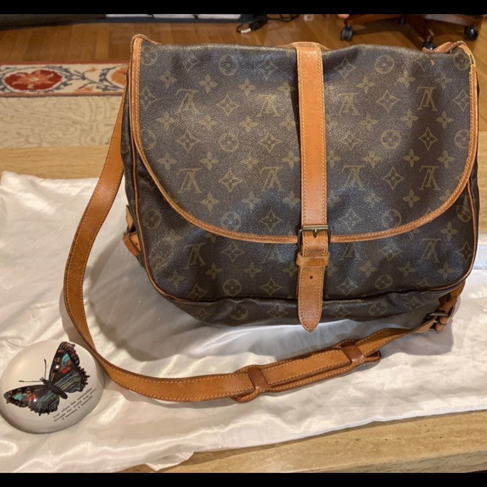 đź”´SOLDđź”´Authenticated Louis Vuitton Saumur Bag - Picture 2 of 10
